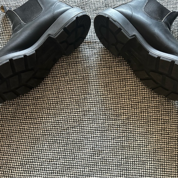 BLUNDSTONE MEN'S CLASSICS
CHELSEA BOOTS - BLACK - Picture 2 of 7